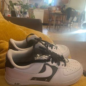 Size 9 Black and white Air Force 1